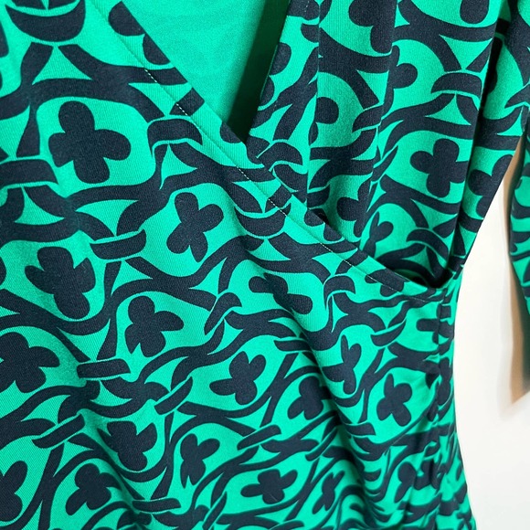 Boden Women's Printed Top Size 4 Green Navy Surplice V Neck Pullover Knit - Picture 6 of 10